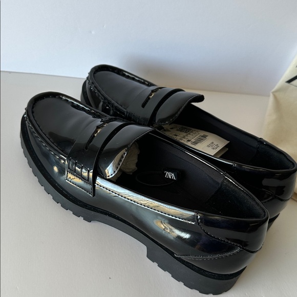 Zara Women’s Glossy Black Slip-On Loafers - Picture 5 of 15
